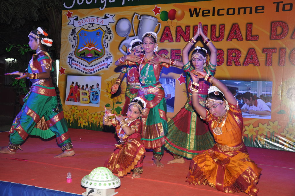 six students dancing bharathanatiyam