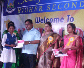 Prize distributed by Honorable Director